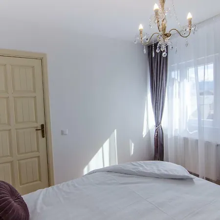 Maria Villa *